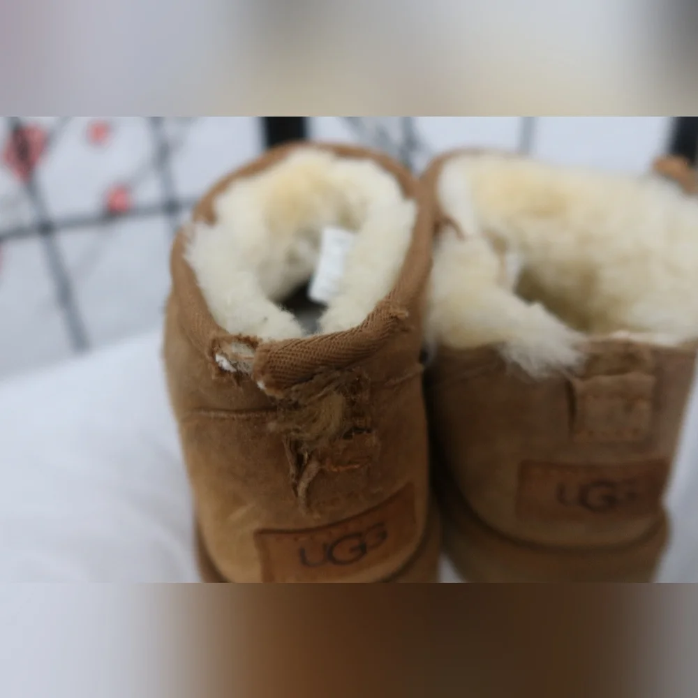 UGG Men's Chestnut Suede Slip-On Boots Size 8